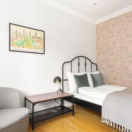 Cozy Apartment In Christianshavn W Two Balconies. โคเปนเฮเกน ภายนอก รูปภาพ