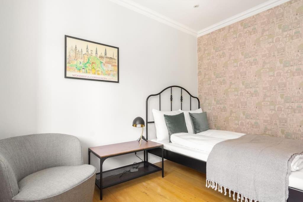 Cozy Apartment In Christianshavn W Two Balconies. โคเปนเฮเกน ภายนอก รูปภาพ