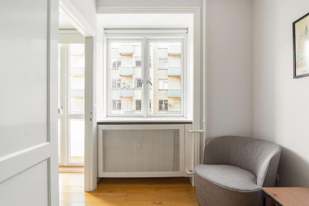 Cozy Apartment In Christianshavn W Two Balconies. โคเปนเฮเกน ภายนอก รูปภาพ