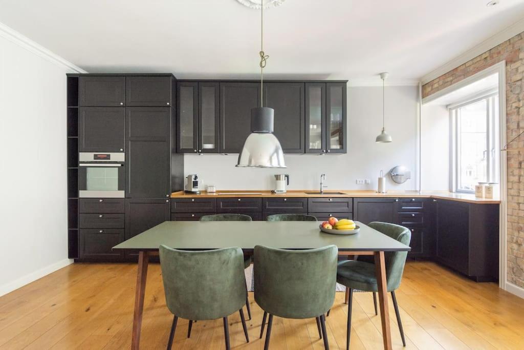 Cozy Apartment In Christianshavn W Two Balconies. โคเปนเฮเกน ภายนอก รูปภาพ
