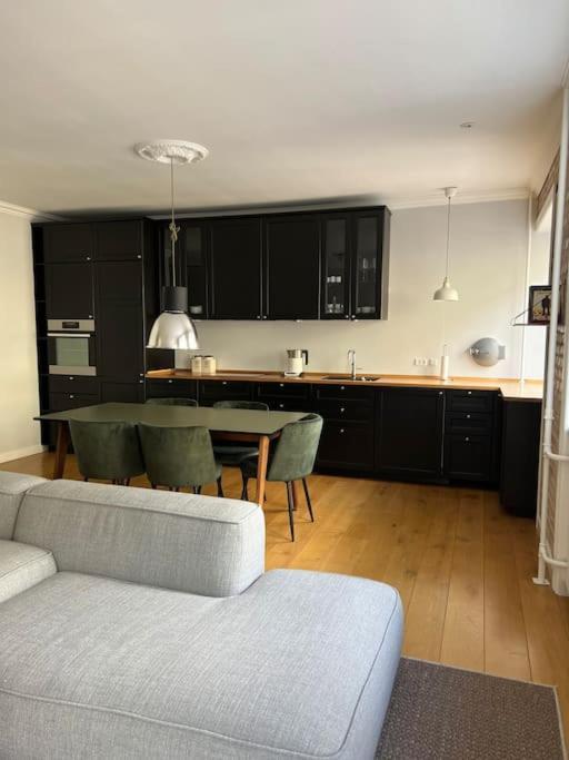Cozy Apartment In Christianshavn W Two Balconies. โคเปนเฮเกน ภายนอก รูปภาพ