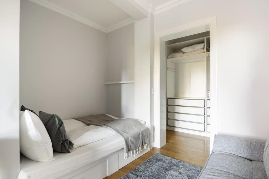Cozy Apartment In Christianshavn W Two Balconies. โคเปนเฮเกน ภายนอก รูปภาพ