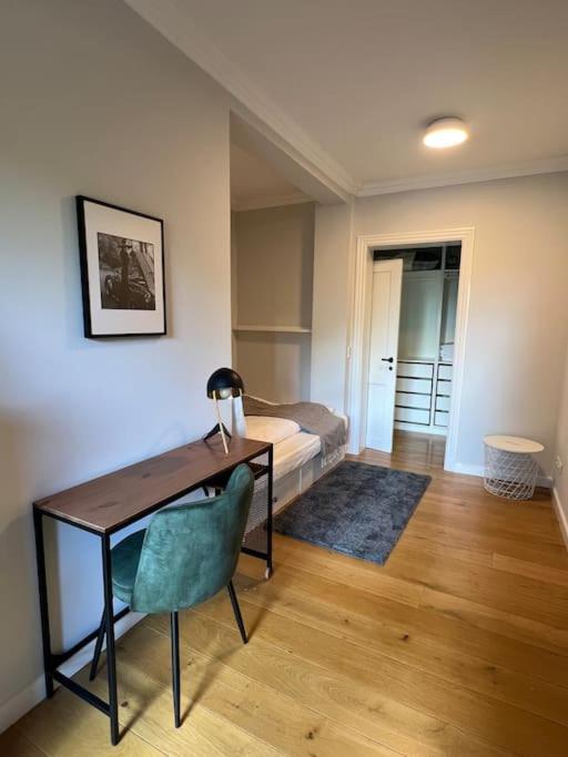 Cozy Apartment In Christianshavn W Two Balconies. โคเปนเฮเกน ภายนอก รูปภาพ