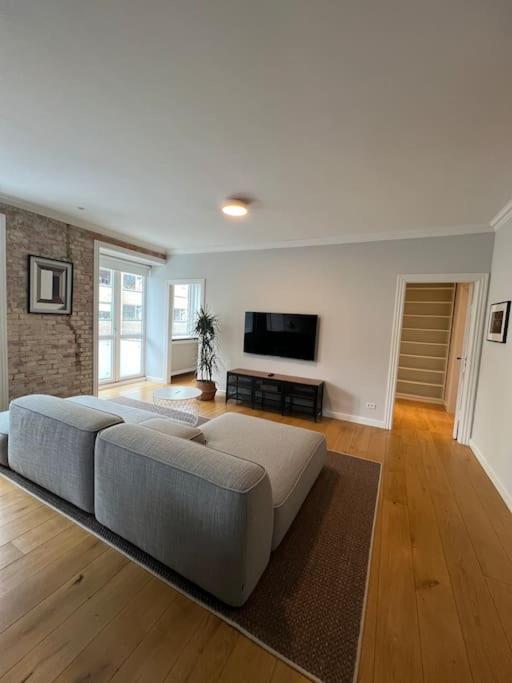 Cozy Apartment In Christianshavn W Two Balconies. โคเปนเฮเกน ภายนอก รูปภาพ